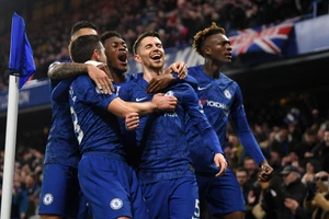 Các cầu thủ Chelsea sẽ đi làm từ thiện thay cho việc bị giảm lương