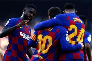 Premier League xâu xé đội hình Barcelona