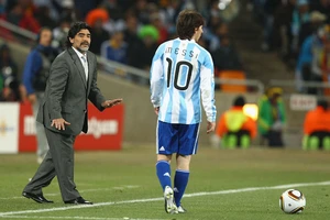 Diego Maradona và Lionel Messi