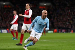 David Silva ăn mừng bàn thắng