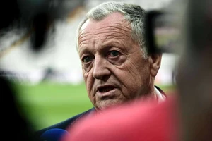 Chủ tịch Jean-Michel Aulas của Lyon quyết không bỏ cuộc