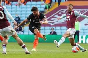 Olivier Giroud ghi bàn trong khu cấm