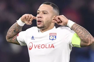 Memphis Depay trong màu áo Lyon