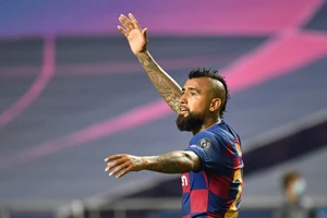 Arturo Vidal rời Barcelona để gia nhập Juventus