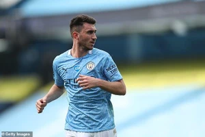 Trung vệ Aymeric Laporte của Man City lại lỡ hẹn với tuyển Pháp