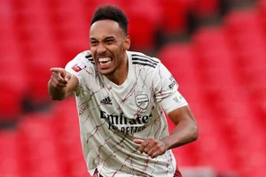 Aubameyang là tay sát thủ đáng sợ nhất với Fulham