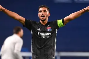 PSG nhảy vào vụ lôi kéo Houssem Aouar của Lyon
