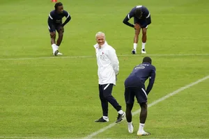 Didier Deschamps trên sân tập