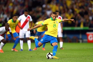 Richarlison ghi bàn tứ chấm 11m trong trận chung kết Copa America 2019