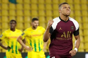 Kylian Mbappe lại dính chấn thương