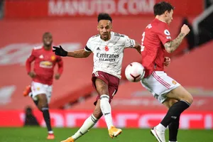 Aubameyang trở thành cầu thủ Arsenal đầu tiên sút thắng phạt đền ở Old Trafford