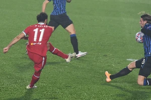 Mo Salah sút tung lưới Atalanta 