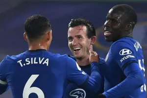 Các tân binh Chelsea mừng chiến thắng