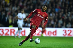 Joe Gomez phẫu thuật đầu gối, Liverpool lại rơi vào cơn khủng hoảng trung vệ