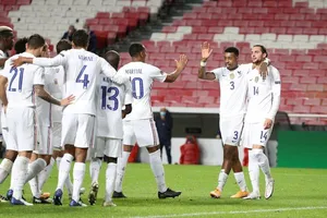 Các cầu thủ Pháp ăn mừng chiến thắng