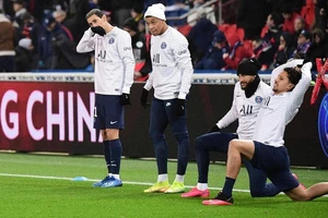 Các cầu thủ PSG chuẩn bị cho trận đấu quyết thắng