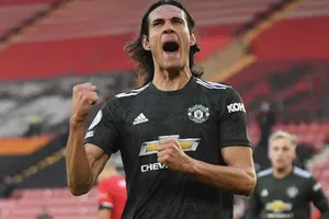 Edinson Cavani tạo nên 3 bàn thắng đẹp 