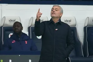 Jose Mourinho cho rằng Jurgen Klopp đang đánh đòn giò