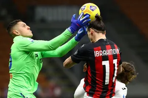Lão tướng Zklatan Ibrahimovic không có nhiều cơ hội ghi bàn