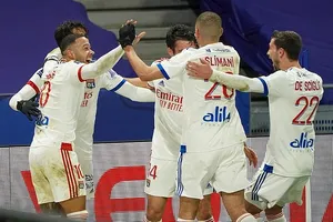 Lyon ăn mừng chiến thắng