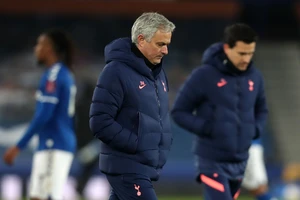 Jose Mourinho lại gặp rắc rối ở Tottenham