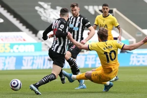 Harry Kane suýt ghi được hat-trick