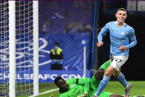 Phil Foden ghi bàn trong trận thắng ở Stamford Bridge