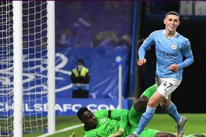 Phil Foden tung lưới Chelsea trong trận thằng 3-1 hồi tháng 1