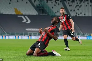 Hậu vệ Tomori ăn mừng bàn thắng