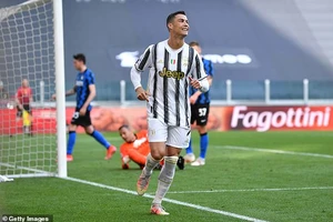 Ronaldo ăn mừng bàn thắng