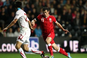 Gareth Bale tung lưới Thụy Sĩ pở vòng loại Euro 2012