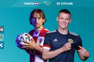 Luka Modric và Scott McTominay