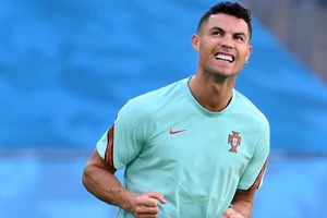 Bỉ sẽ không phân người bám chặt Ronaldo