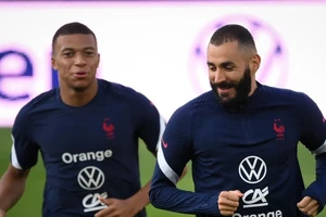 Mbappe chấn thương nên Karim Benzema sẽ đá cao nhất trong đội hình 4-2-3-1