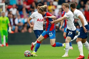 Tottenham chơi mờ nhạt và để Crystal Palace lấn át trong suốt trận