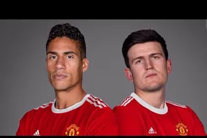 Raphael Varane và Harry Maguire