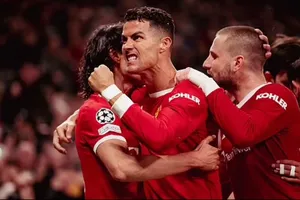 Ronaldo ăn mừng bàn thắng