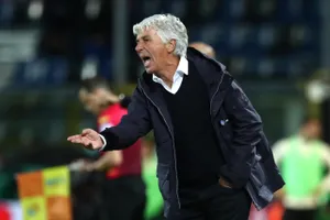 HLV Gian Piero Gasperini phản ứng dự dội với chiếc thẻ đỏ của trọng tài