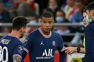 Messi sẽ ra sân nhưng Mbappe vắng mặt