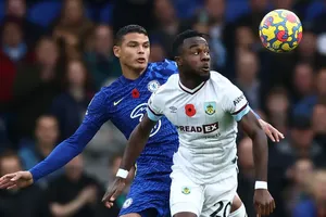 Thiago Silva chơi rất nhàn nhưng không giữ sạch mành lưới