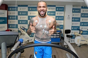 Dani Alves vượt qua buổi kiểm tra sức khỏe chiều nay