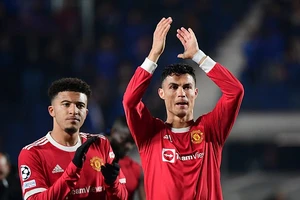 Cristiano Ronaldo và Jadon Sancho gia nhập sân Old Trafford trong mùa hè