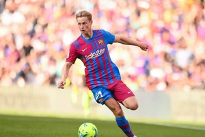 Frenkie de Jong vẫn đang chơi tốt ở Barcelona