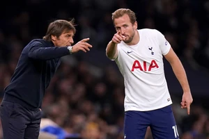 Antonio Conte và Harry Kane