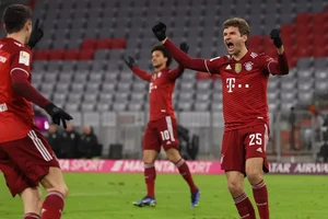 Thomas Muller (phải) và Robert Lewandowski có trận đấu đáng nhớ