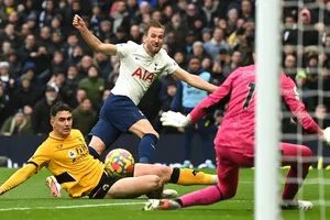 Harry Kane tịt ngòi khi Tottenham thua 0-2 trên sân nhà