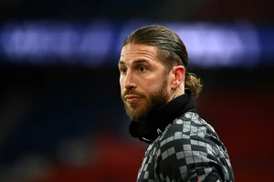 Sergio Ramos buộc lòng phải sang PSG