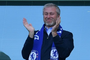 Roman Abramovich giờ chỉ mong có cơ hội trở lại nước Anh để chia tay CLB