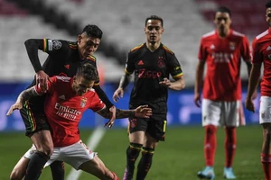 Ajax bất phân thắng bại với Benfica ở lượt đi