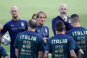 Nhiều người trong ban huấn luyện của Roberto Mancini phải tự cách ly